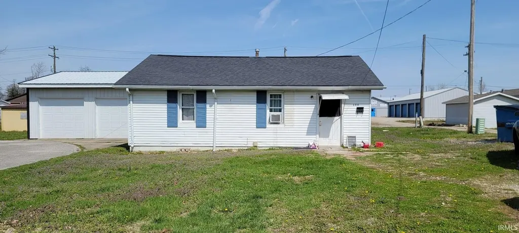 106 SW 2nd St