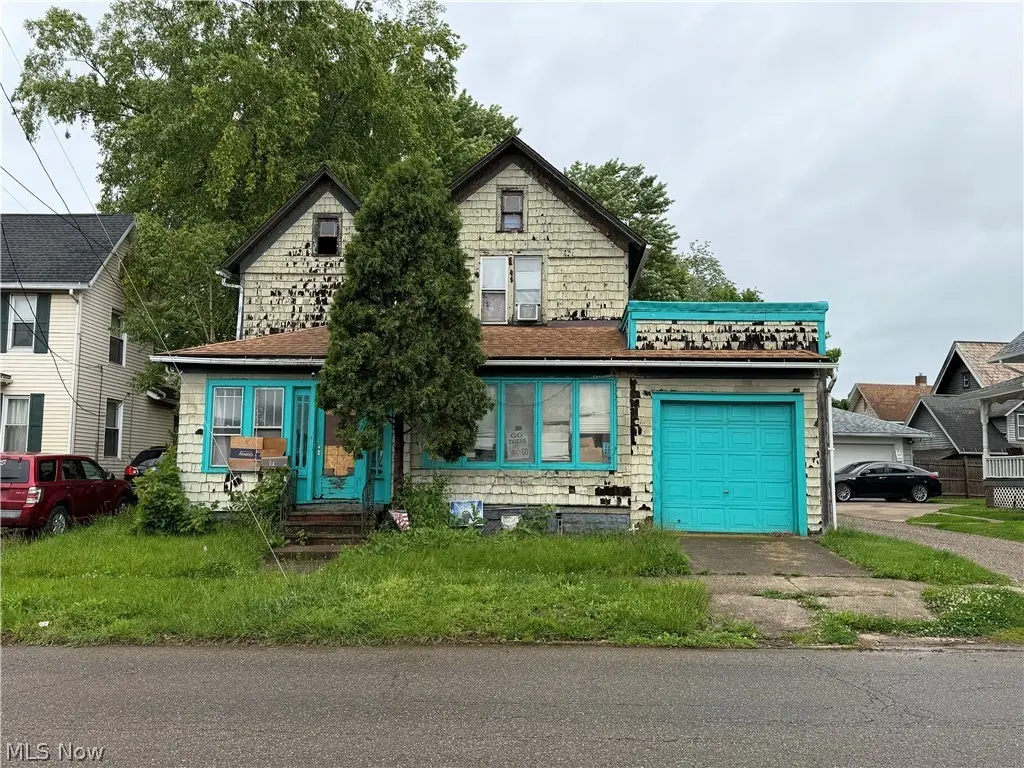 815 Amherst Rd NE