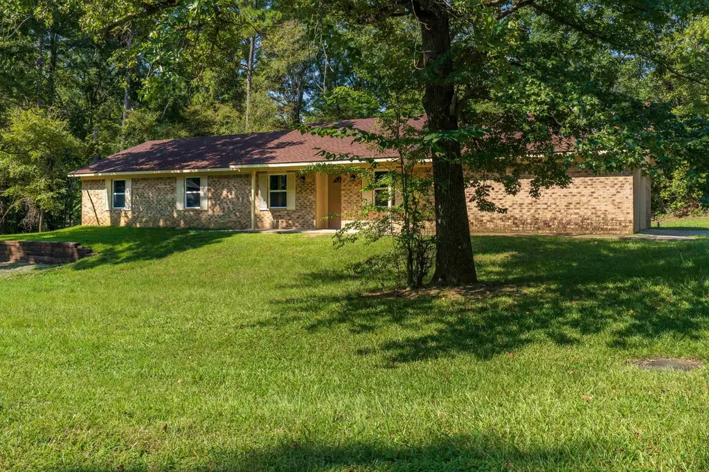 809 Chris Dr