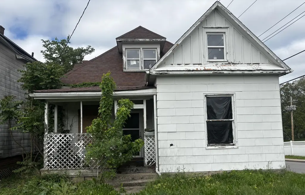 201 Bedford St