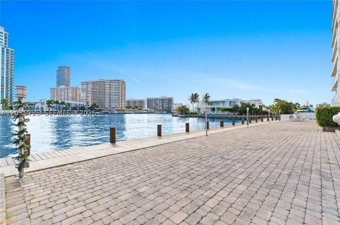 121 Golden Isles Dr #904