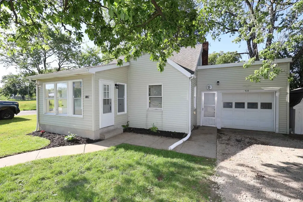 1120 Sanders Ave