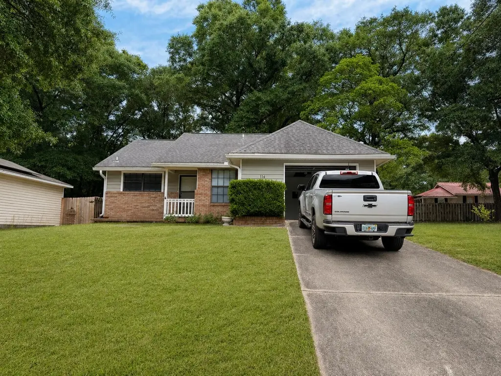 114 Fairoaks Dr