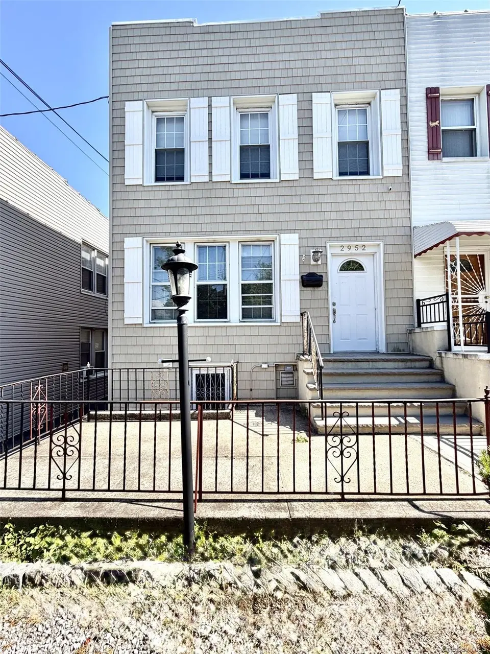 2952 Miles Ave