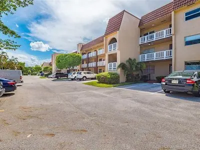 9141 Sunrise Lakes Blvd