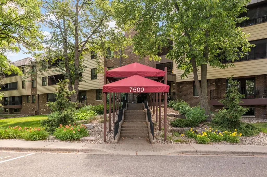 7500 Cahill Rd Unit 304C