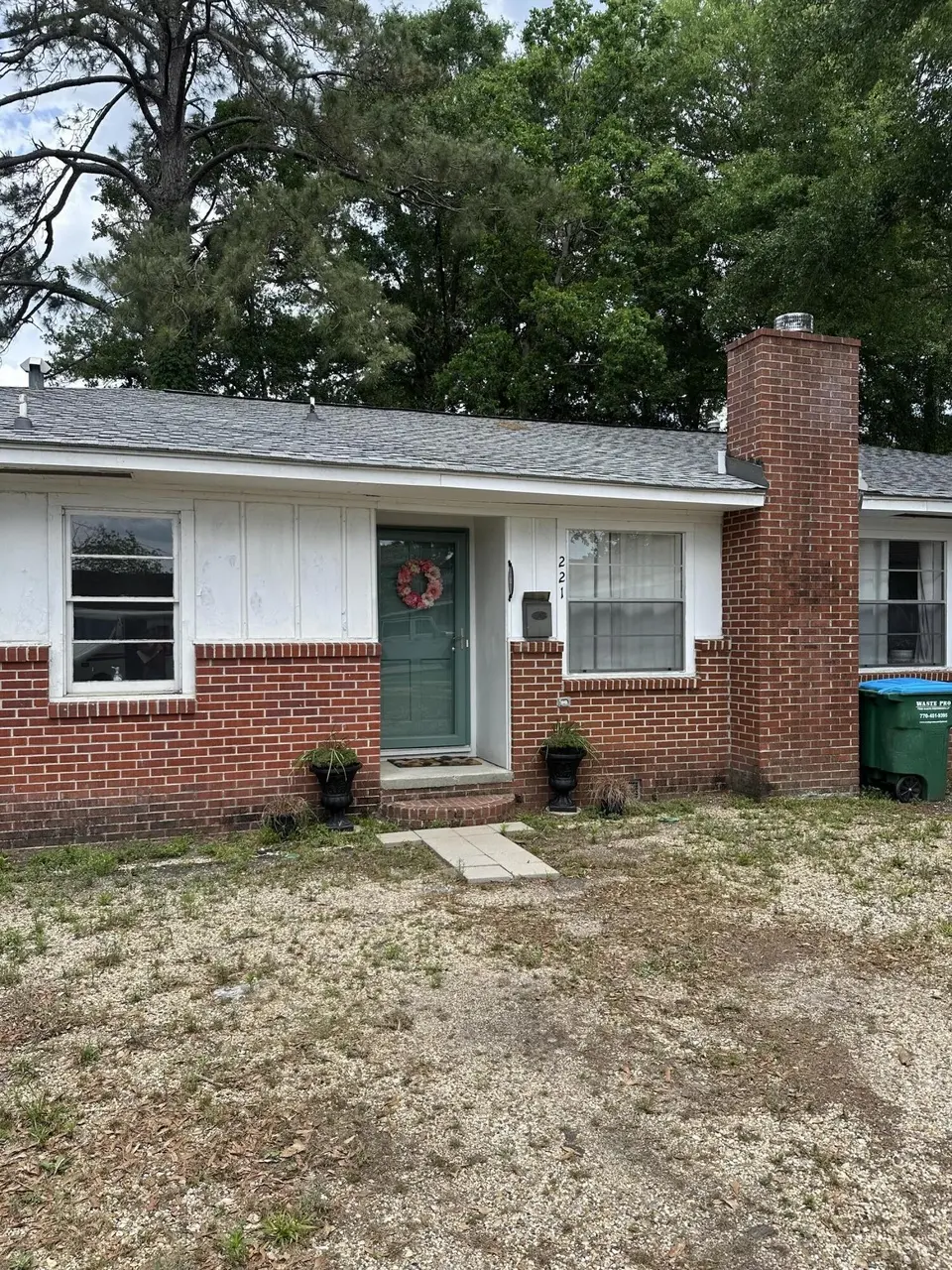 221 N Main St