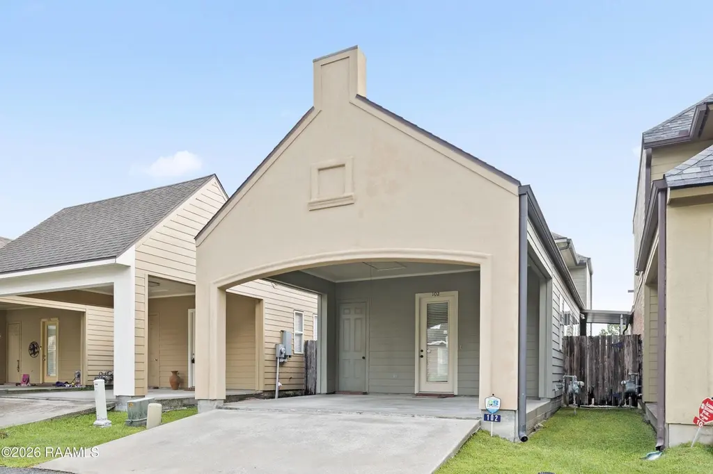 102 Laguna Ln