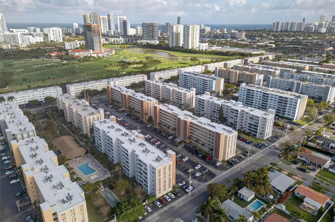 610 NE 12th Ave #601