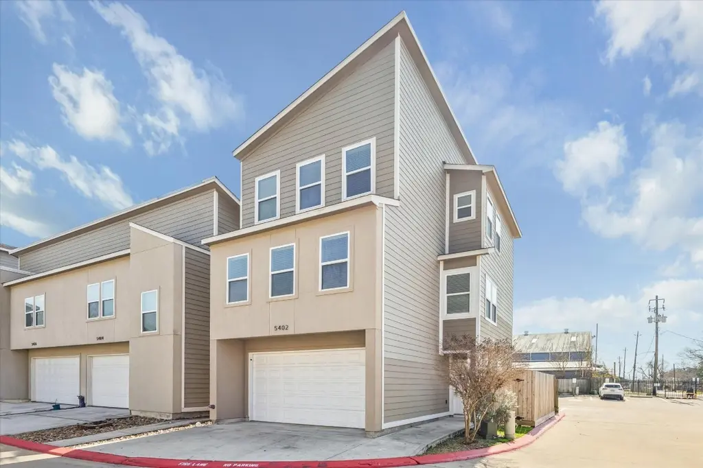 5402 Jonathan Ln