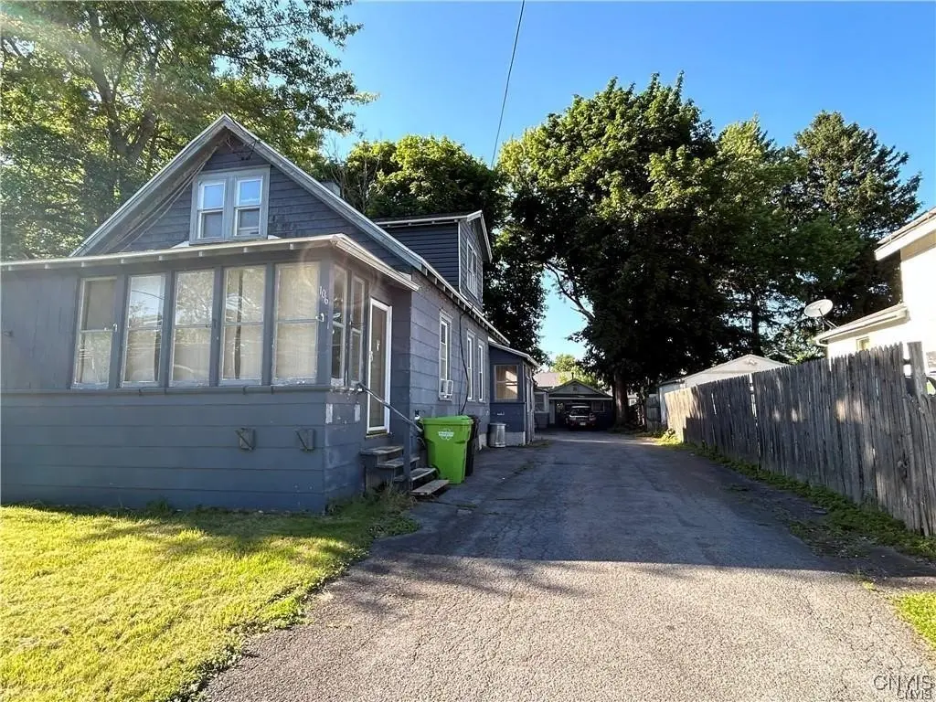 106 Garden City Dr