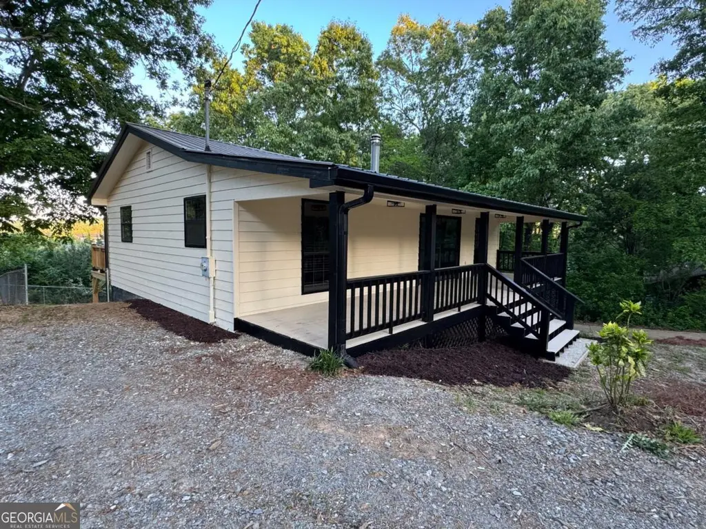 678 Lakeview Cir