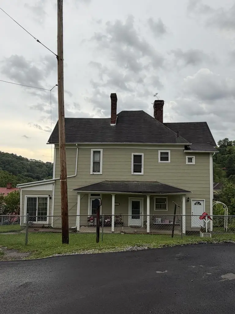 24 Hillcrest Ave