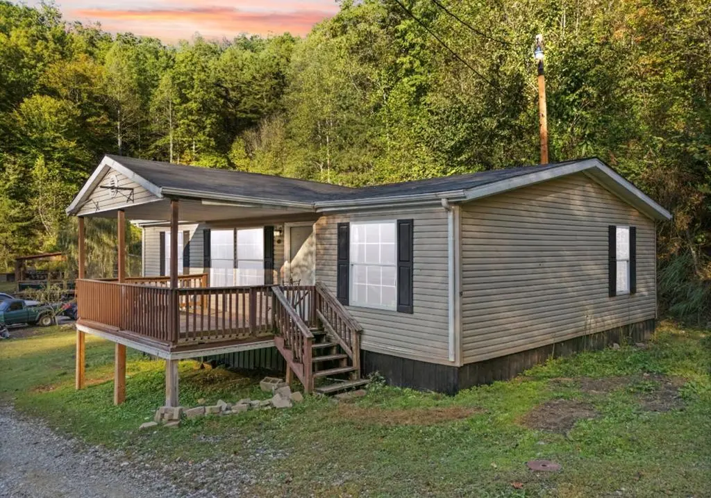 580 Hooterville Rd