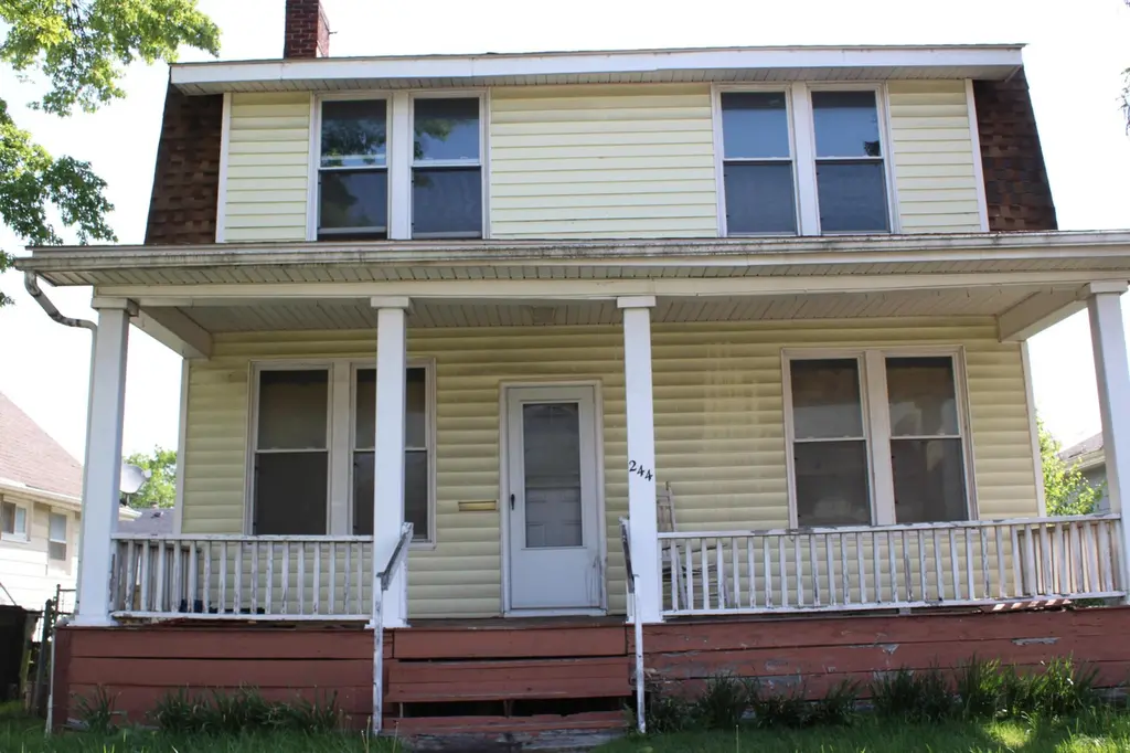 244 N Hague Ave