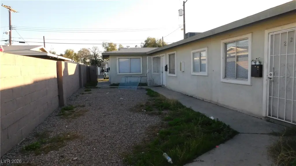 2612 E Mesquite Ave