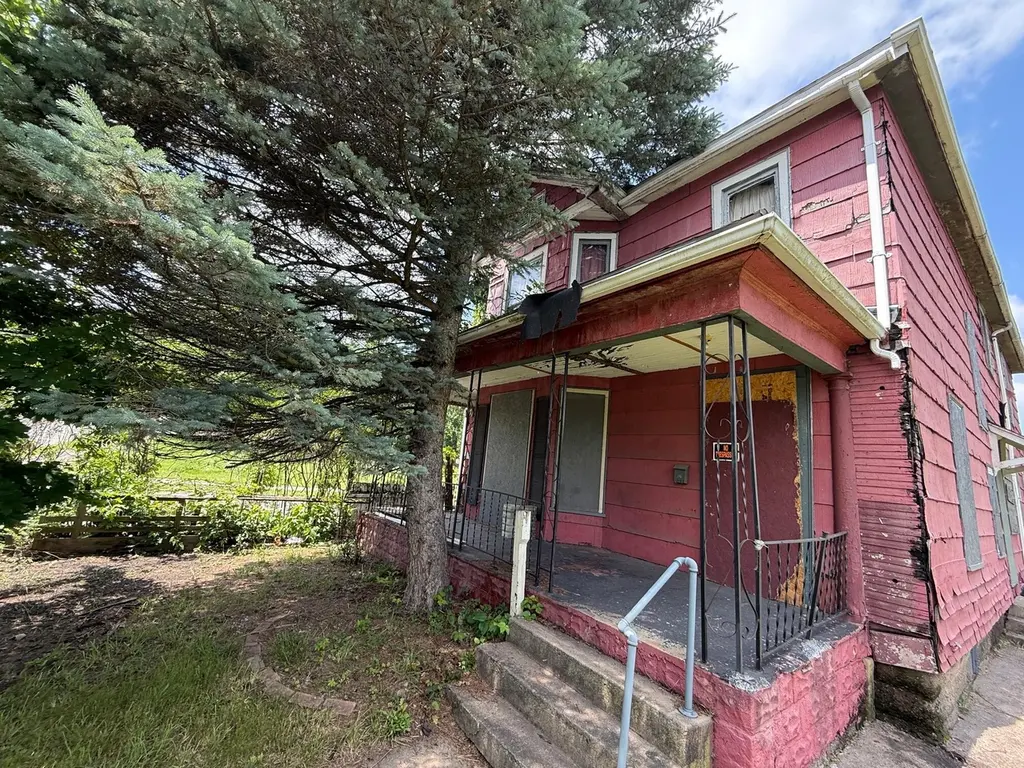 537 Logan St