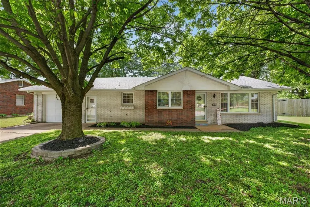 9 Debra Dr
