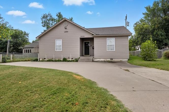 2836 E Admiral Blvd