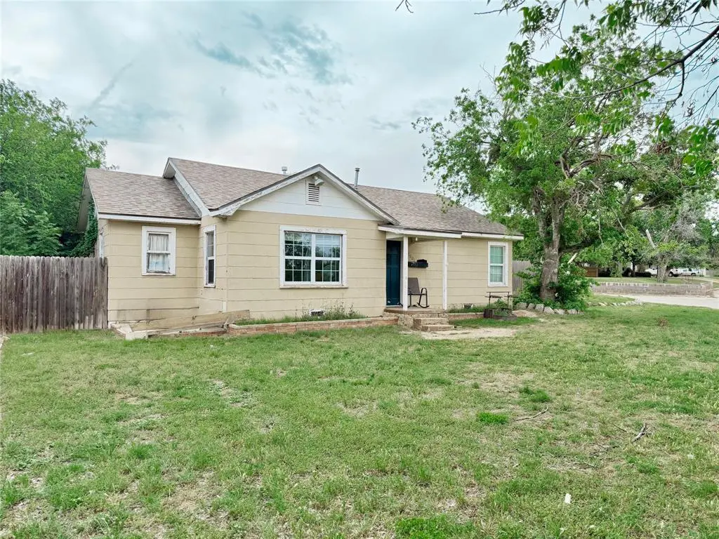 1901 Cedarcrest Dr