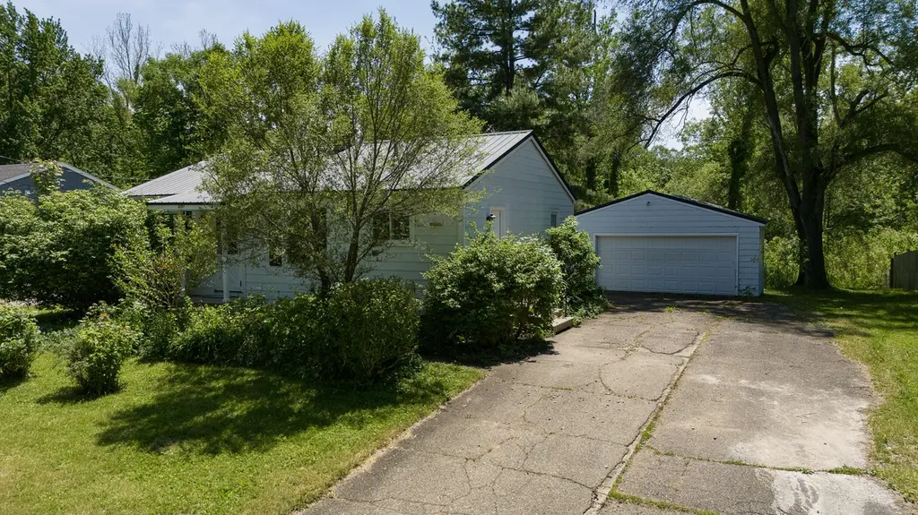 4716 Lexington Ave