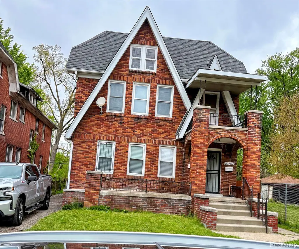 15954 NW Hackett St NW