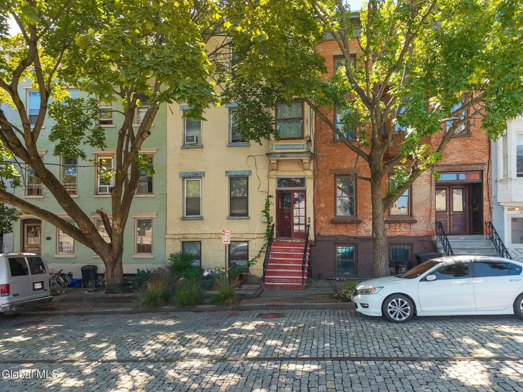 128 Hamilton St