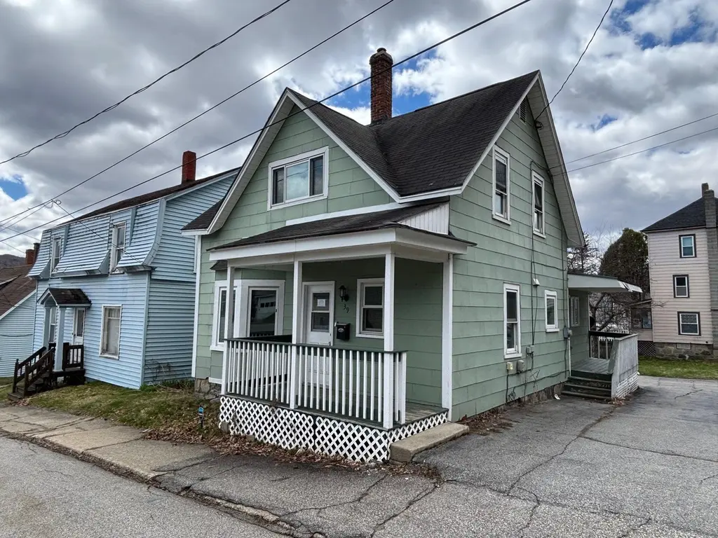39 Abenaki Ln