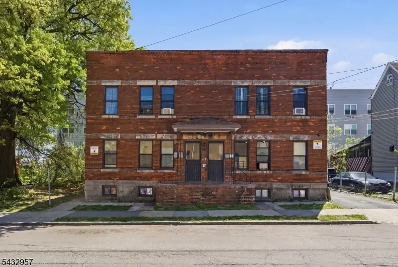 294 Governor St