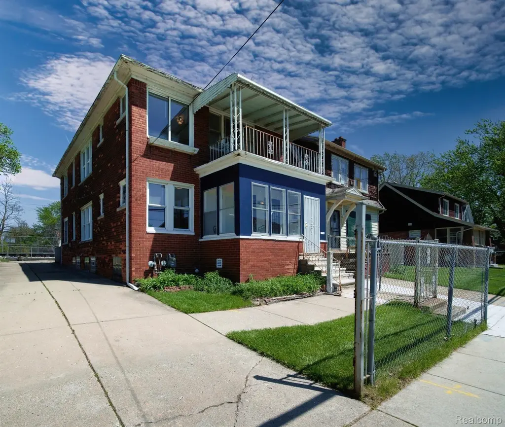 390 Ashland St