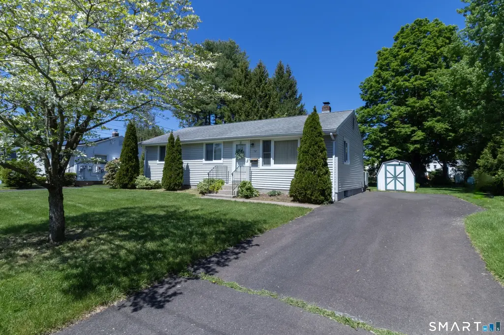 52 Overhill Dr