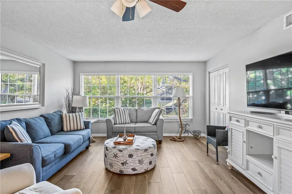 900 Jasmine Ln Unit 6B