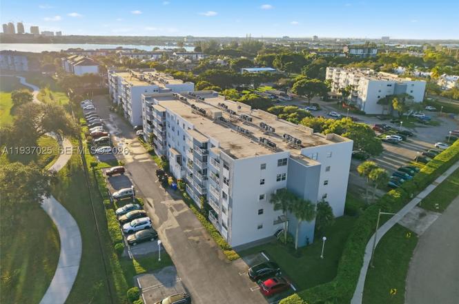 480 Executive Center Dr Unit 3C