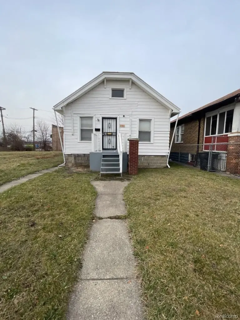 15351 Petoskey Ave