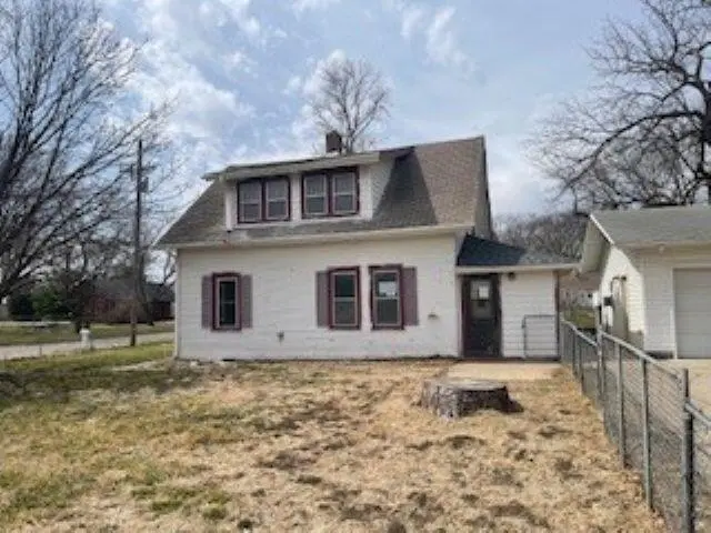 902 W 24th Ave