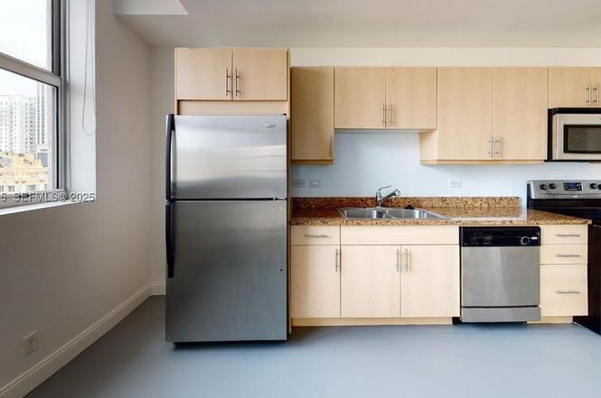 111 E Flagler St #810