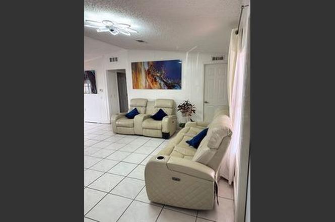 1133 SW 130th Ave