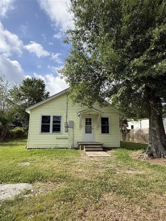 837 Live Oak St