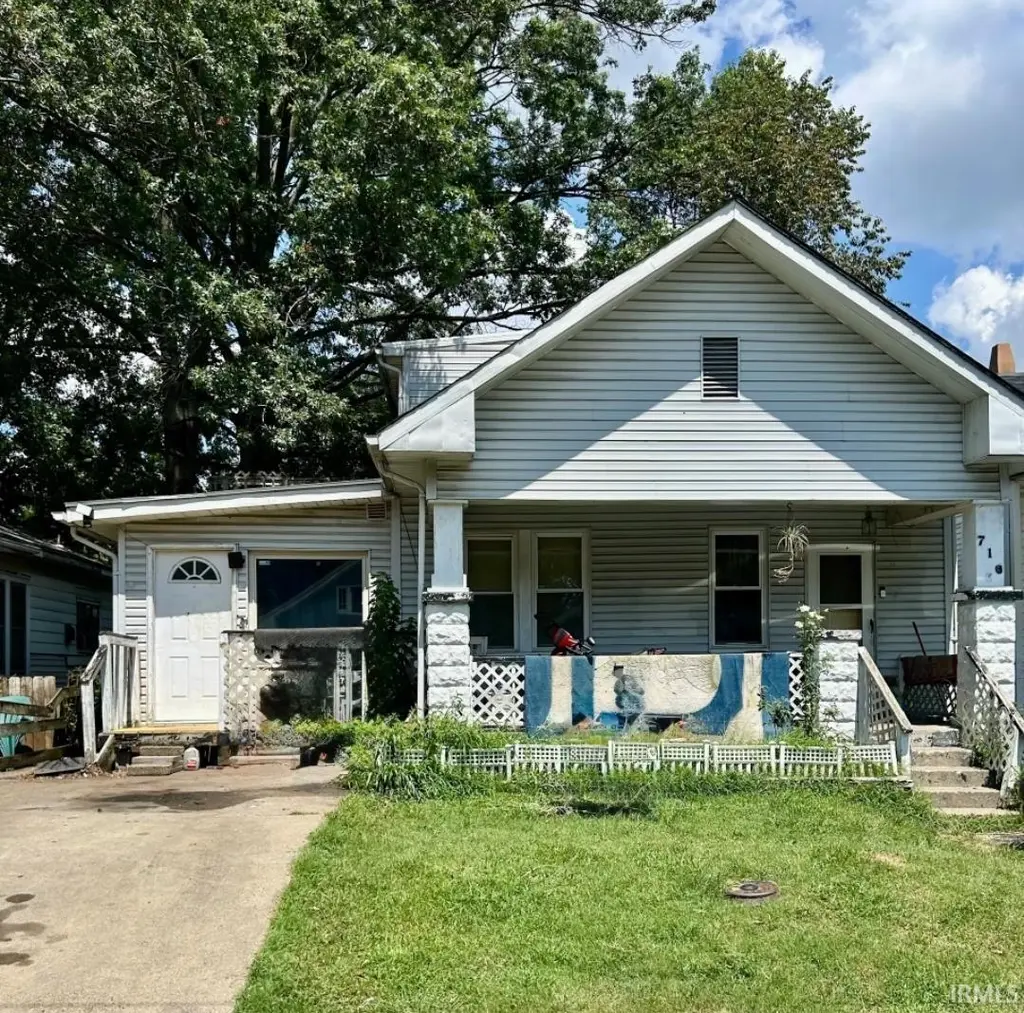 716 Covert Ave