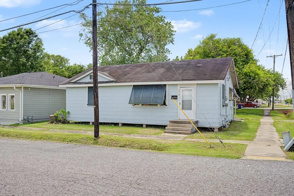 306 Bradford St