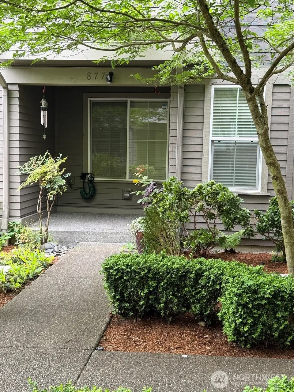 877 5th Pl NE