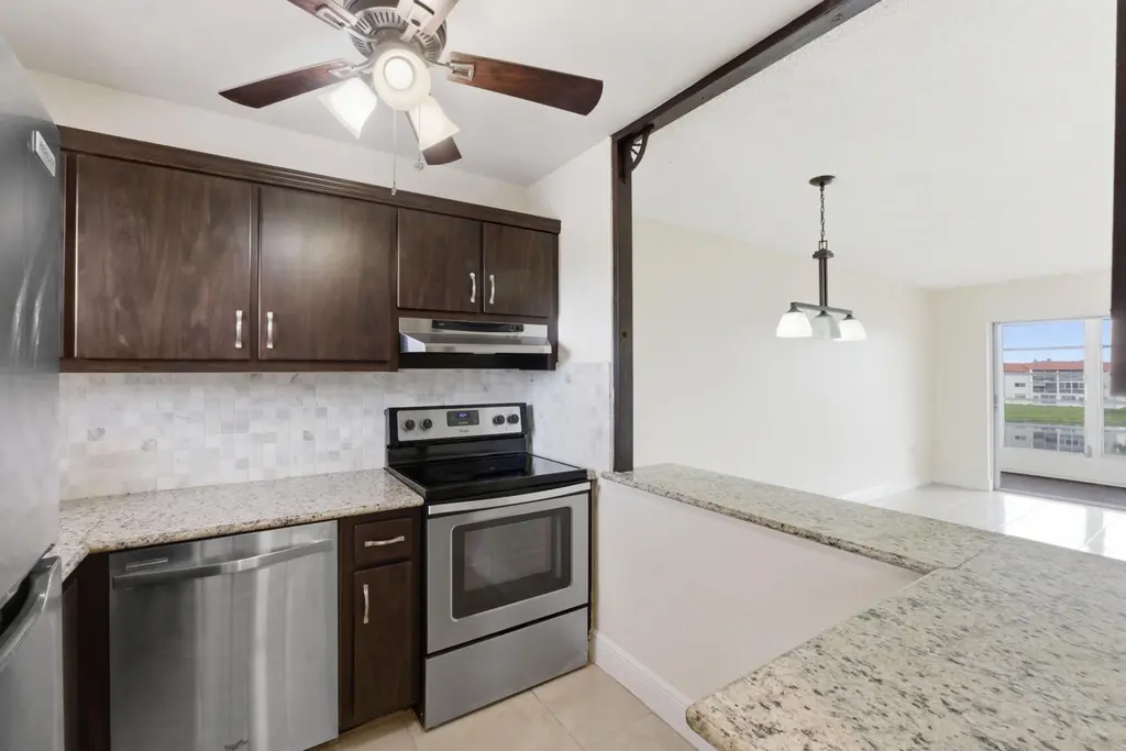 2651 E Sunrise Lakes Dr E #308