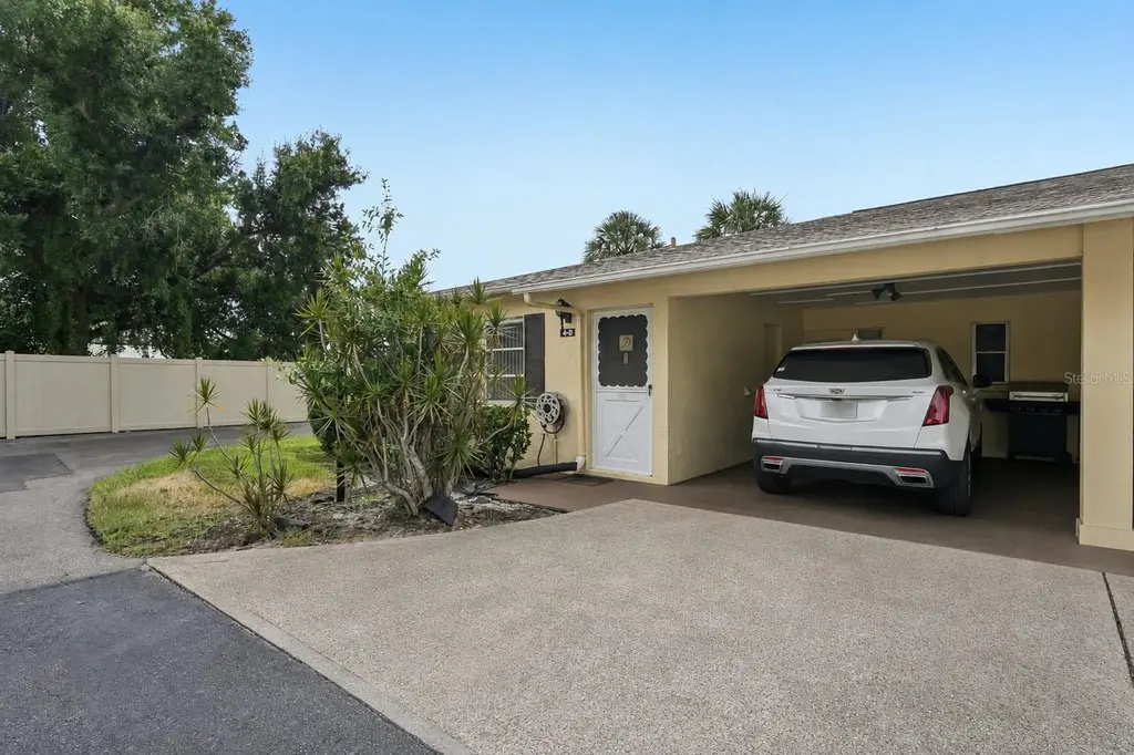 390 301 Blvd W Unit 4D