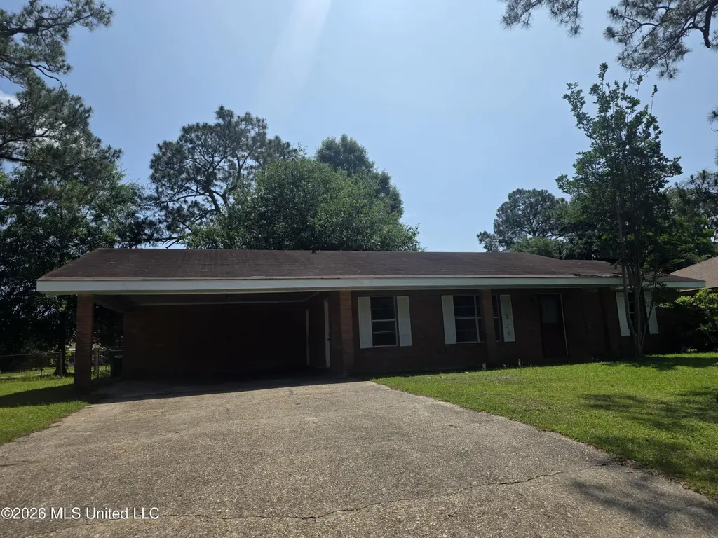 607 Temple Dr