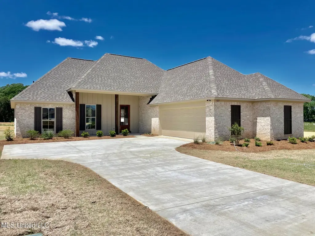 425 Aurora Cir