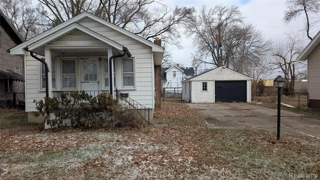 44 W Elza Ave