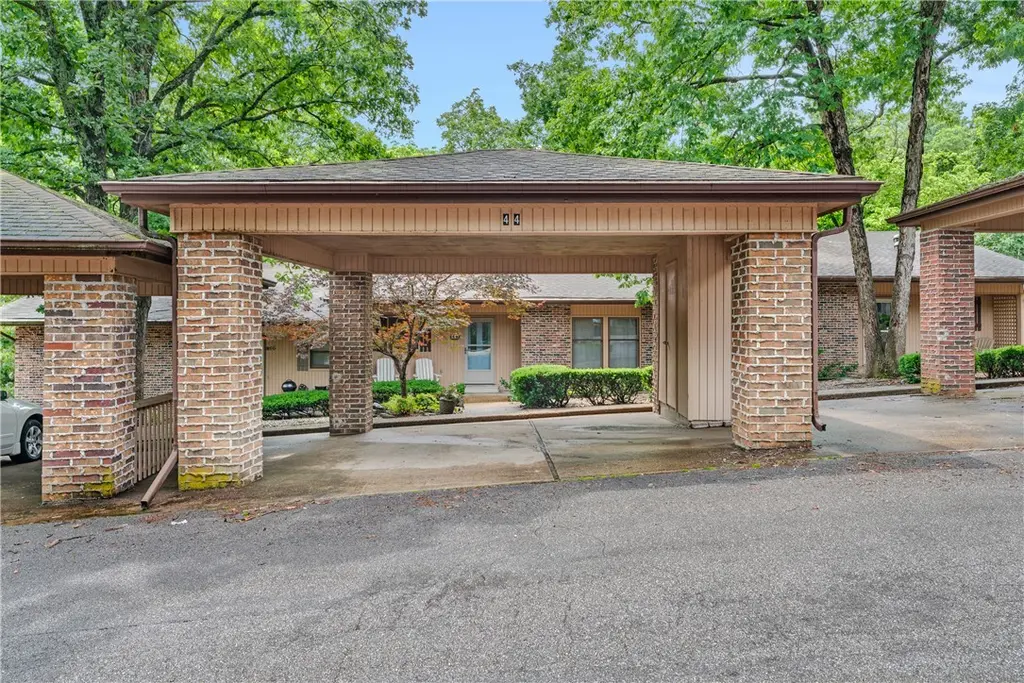 44 Abingdon Ln
