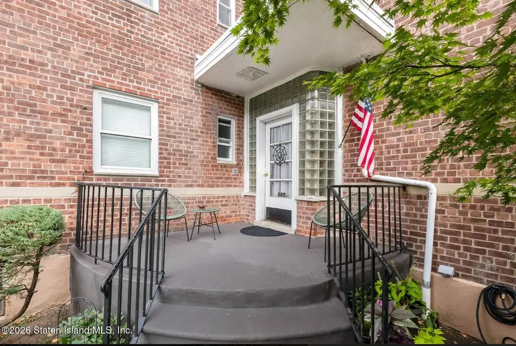 565 Castleton Ave Unit 2B