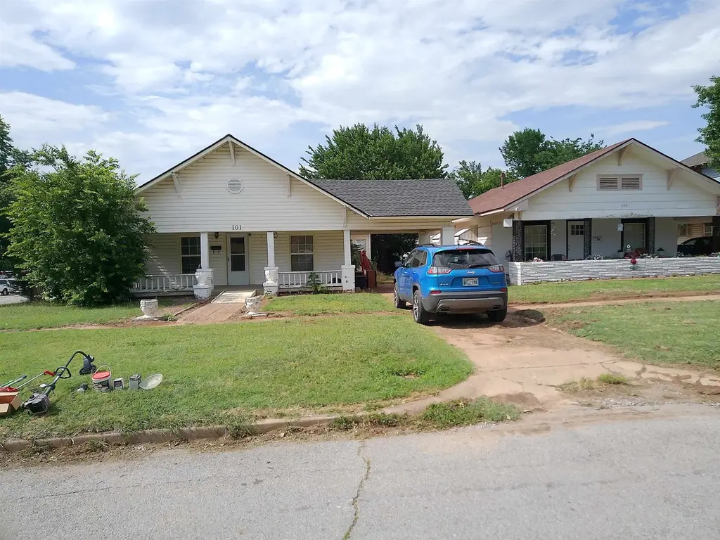 101 E Iowa St