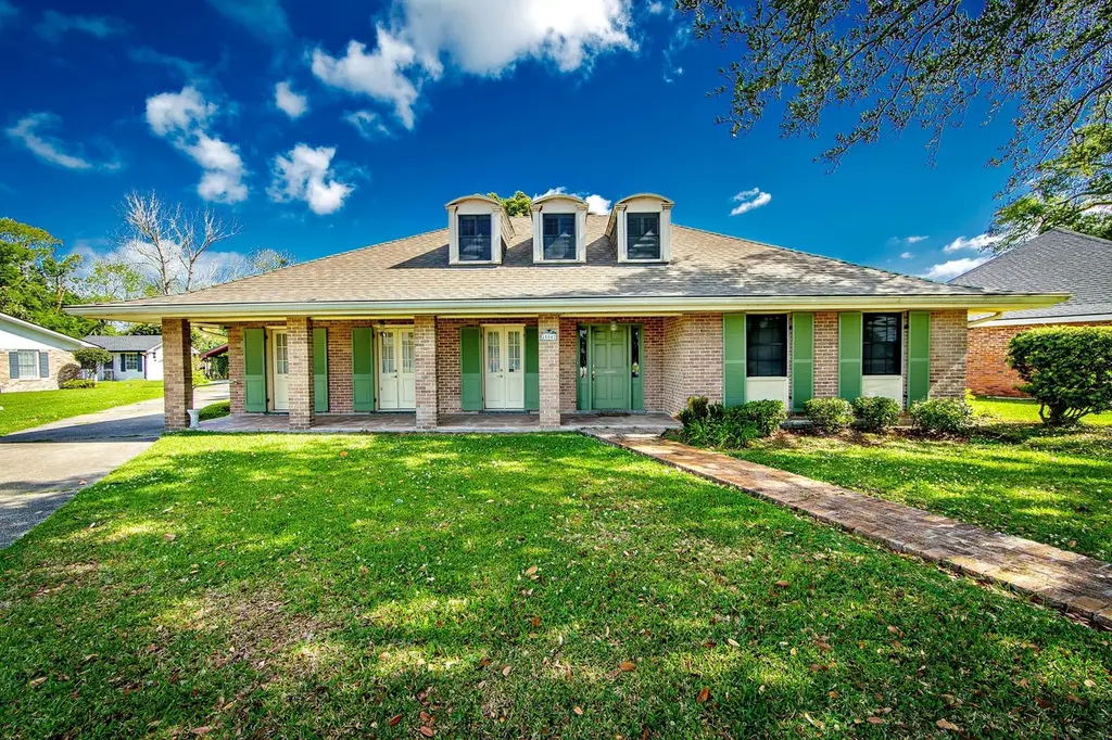 504 Winfield Blvd